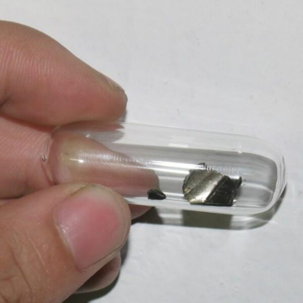 1g of europium element sample sealed in ampoules - Image 2