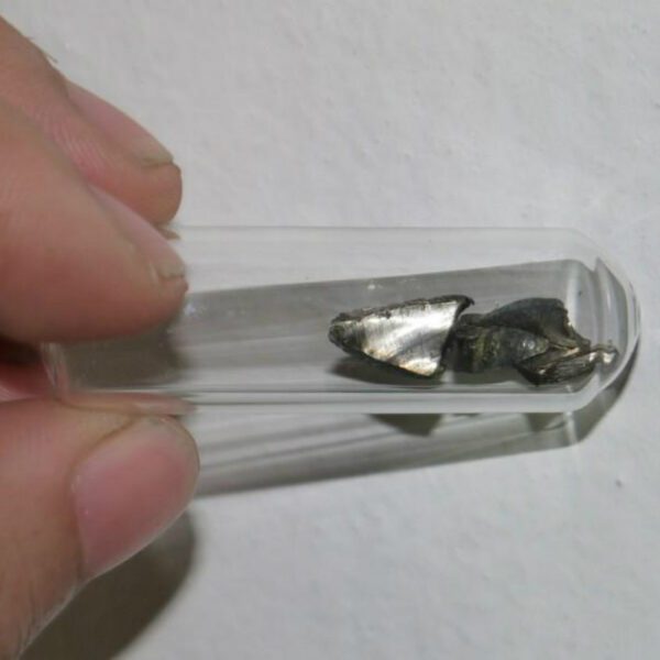 1g of europium element sample sealed in ampoules - Image 3