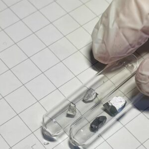 1g Glass Sealed Manganese Block, Filled with Argon Gas Protection, 99.7% High-purity Rare Element Bright Mn Block