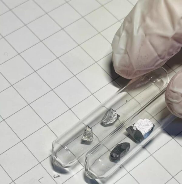 1g Glass Sealed Manganese Block, Filled with Argon Gas Protection, 99.7% High-purity Rare Element Bright Mn Block