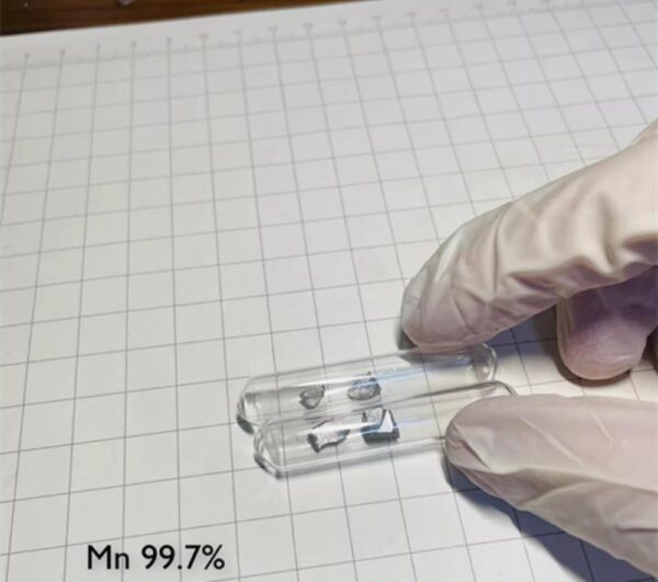 0.5g Glass Sealed Manganese Block, Filled with Argon Gas Protection, 99.7% High-purity Rare Element Bright Mn Block
